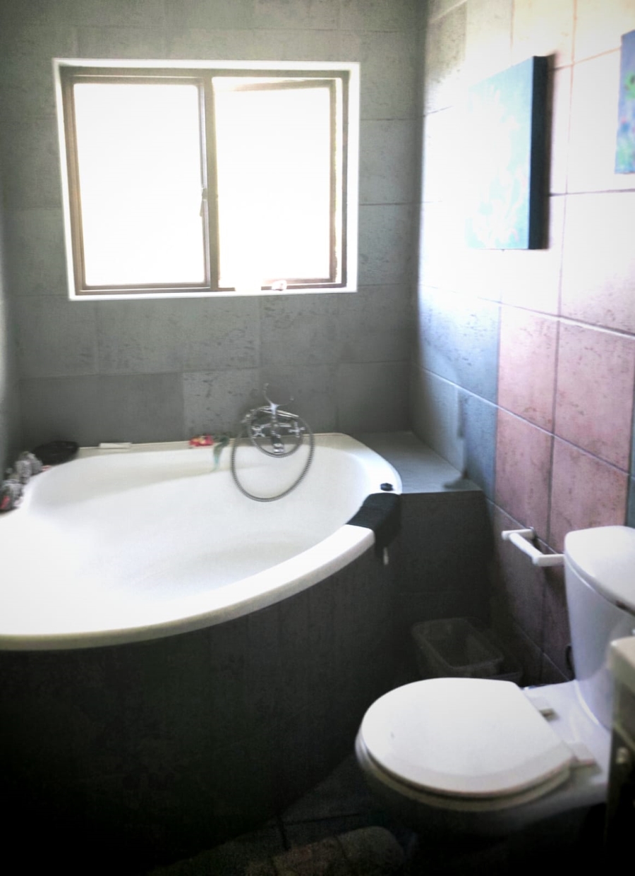 2 Bedroom Property for Sale in Bowtie Western Cape